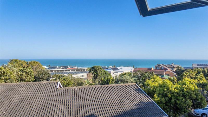 5 Bedroom Property for Sale in Glentana Western Cape